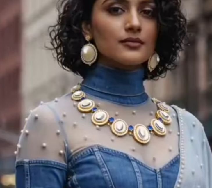 Image Of J - Moonstone Gold Collar Necklace with Blue Sapphire Accents