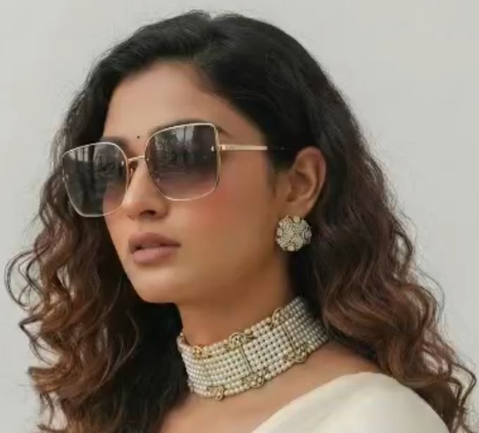 Image Of J - Seed Pearl Choker Necklace with Floral Diamond Stud Earrings